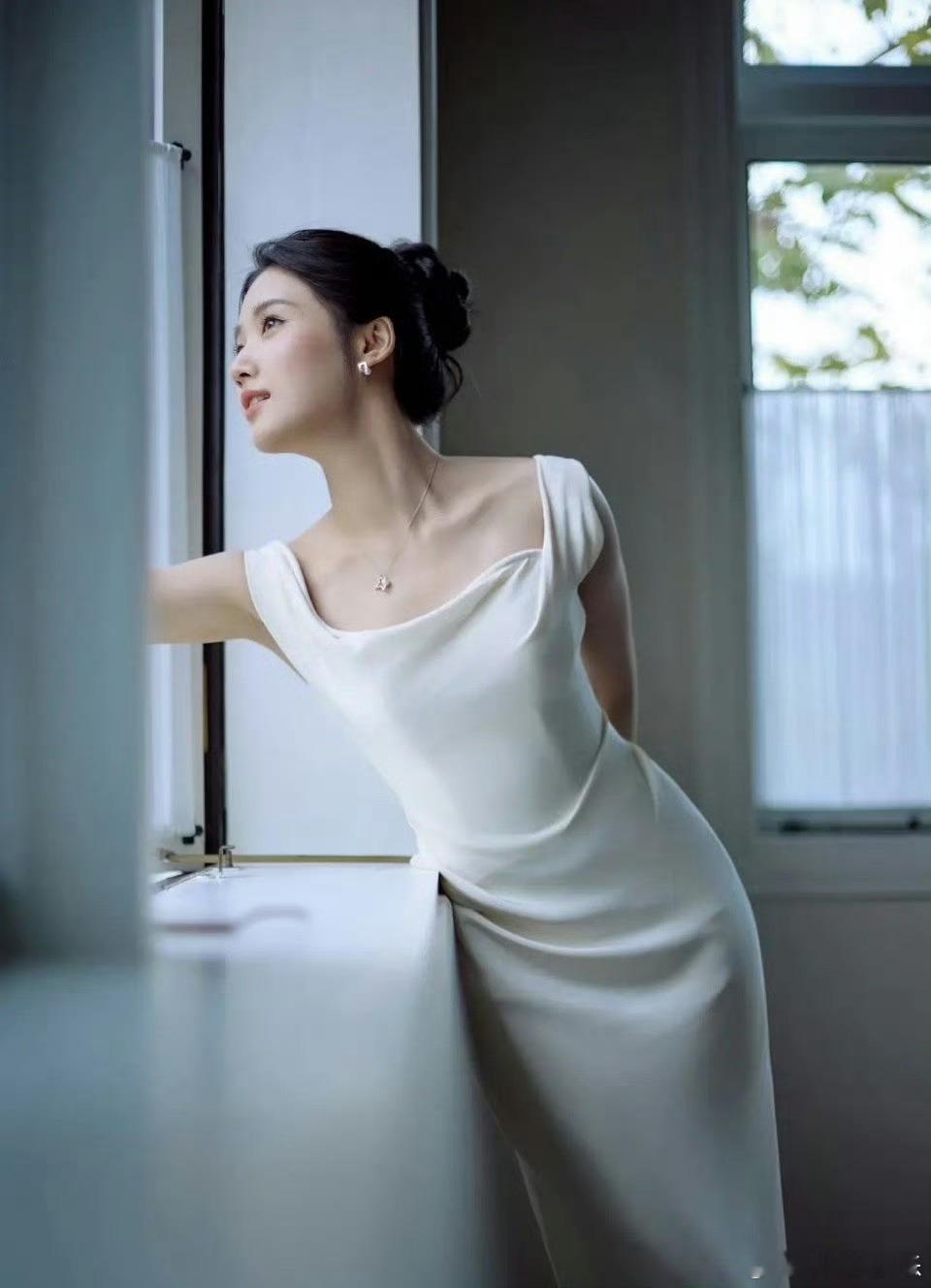 赵露思卢昱晓这是撞衫了啊 ​​​