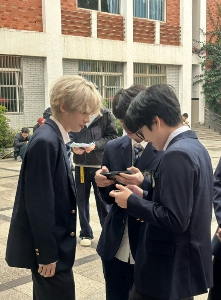 生活里太多太多的人已经放弃了曾经的梦想。今天突然想到。2025年27岁的suk依