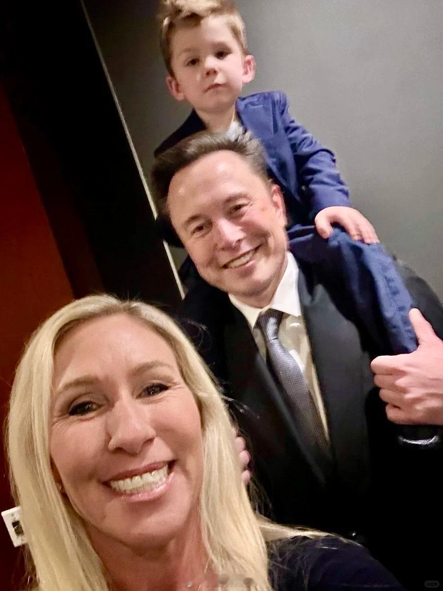 马斯克带孩子进议会 