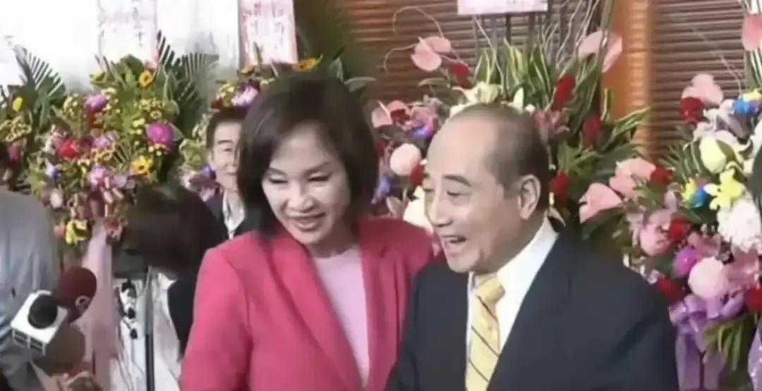 72%的人觉得政客在演
 
镜头里，王金平上午对郑丽文冷着脸，下午转头对柯志恩笑