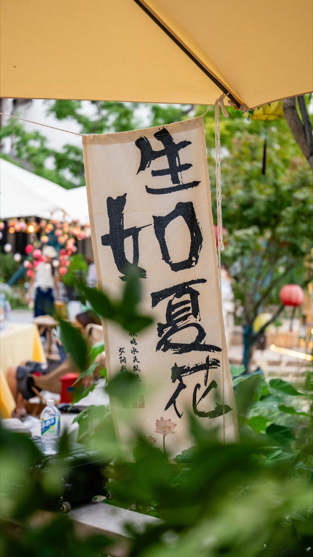 努力不是为了感动谁，只为不辜负那个最好的自己。晚安💫 