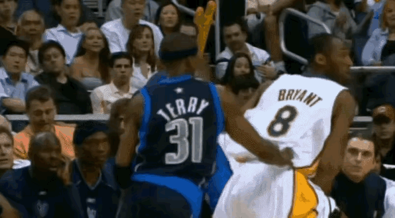 进攻回合只剩4秒，科比用左手完成了终结！不可思议！科比KobeBryant只关于