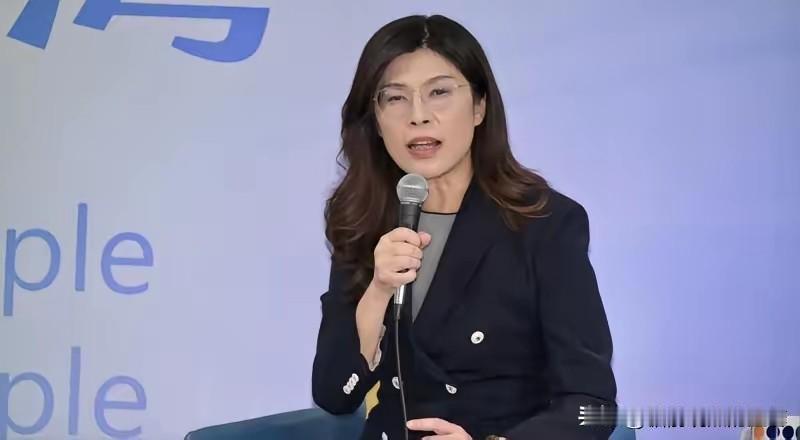 台湾全岛无差别下跪了！

综合台媒报道，随着国民党主席郑丽文的明确表态，岛内各党