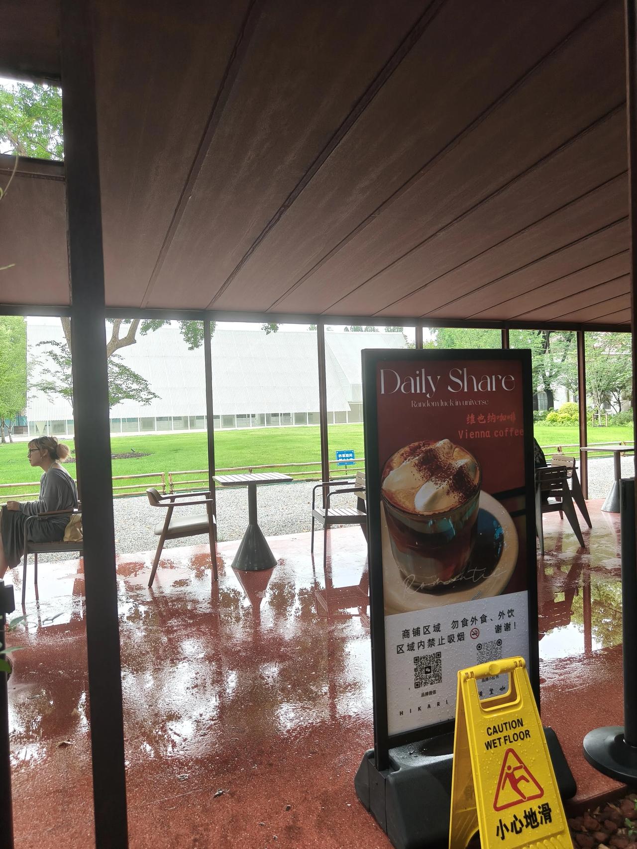 端午假期这三天，天气都不好，
昨天一天没出门，今天再不下楼
🉑不行了！躺着躺着