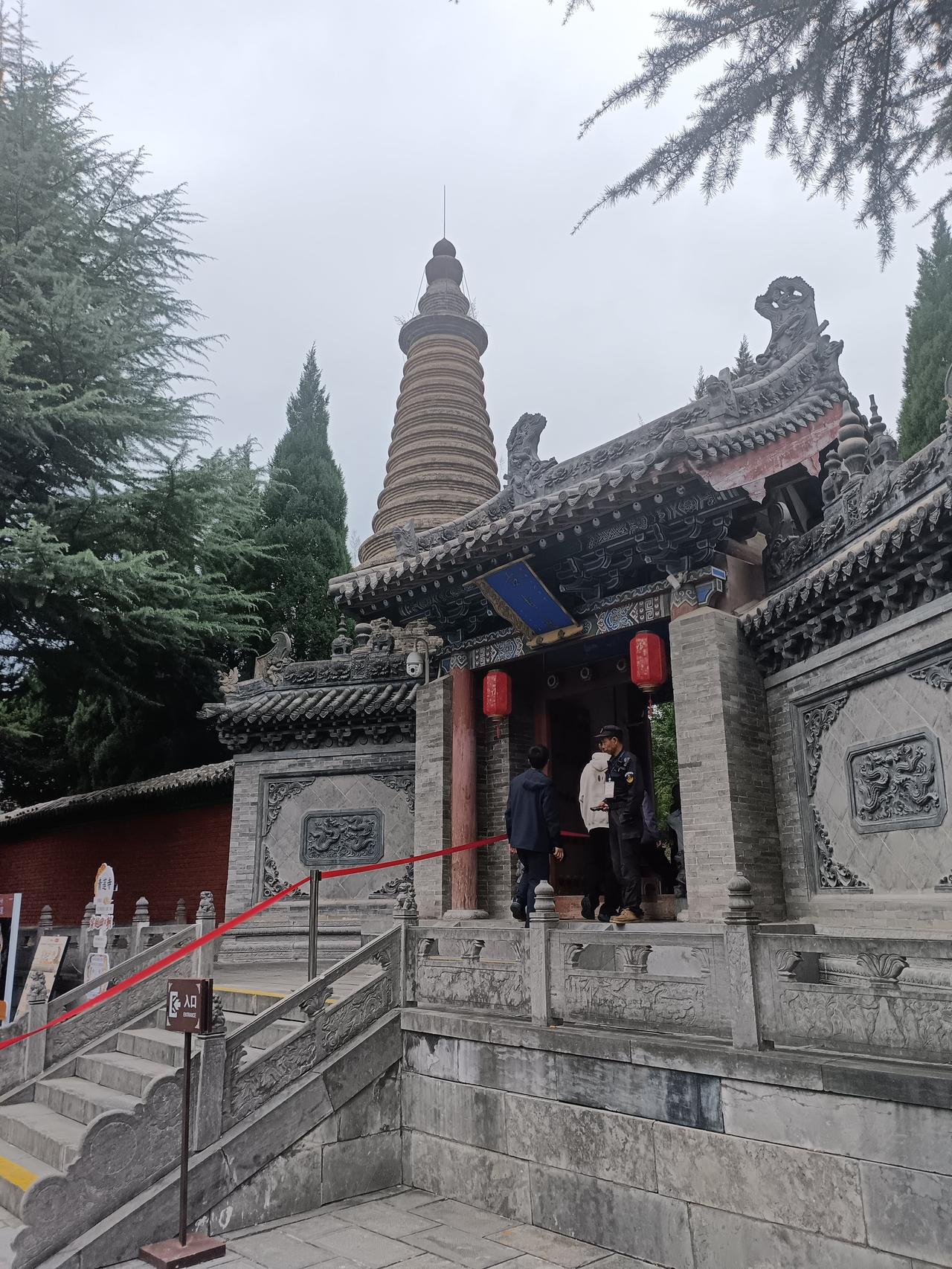 特斯拉那个宣发视频大家都看了，咱们这边的”大儒"反应很快，马上总结了一句：你丫会