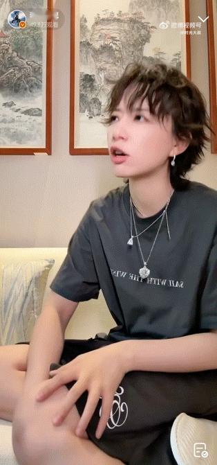李斯丹妮得知粉丝真实意图的反应 一本正经教健身，还认真叮嘱“150个做5分钟”，