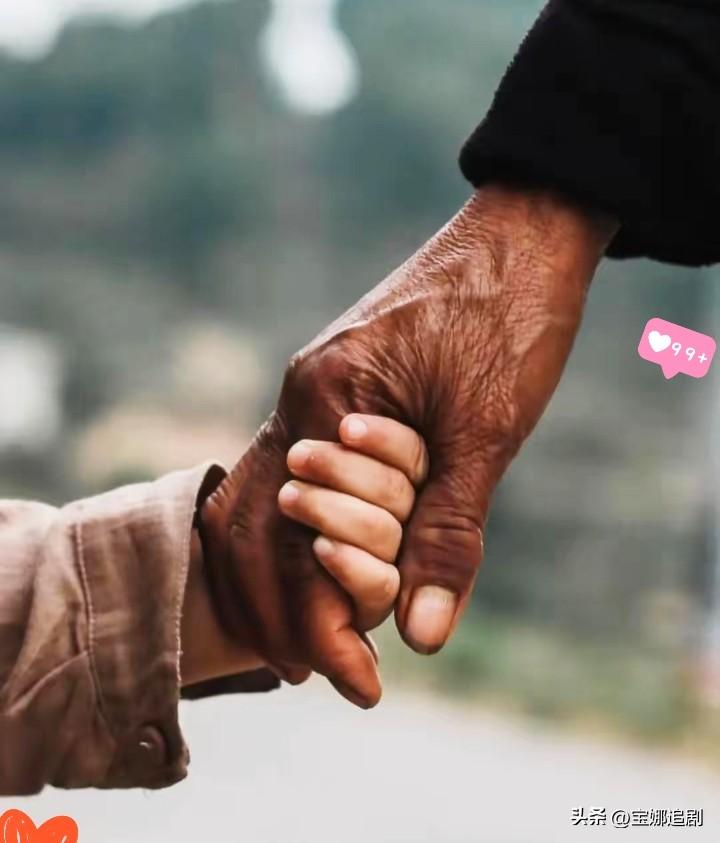 王阳明说：父母本是在世佛，何须千里拜灵山。
 
很多人跑遍名山大川烧香祈福，却忘