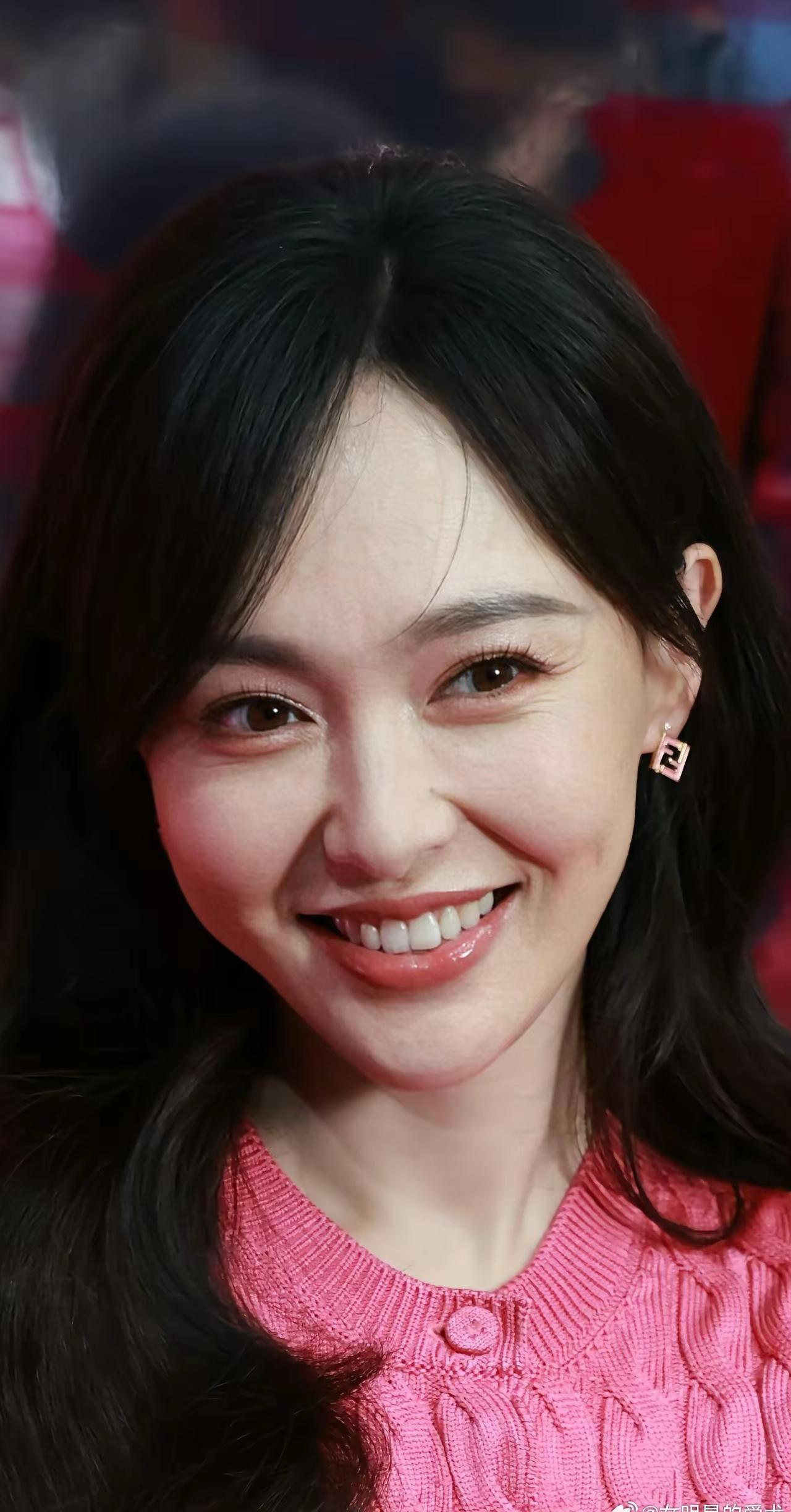 女星的近拍也不怎么好看呀，看多了感觉平常人一个