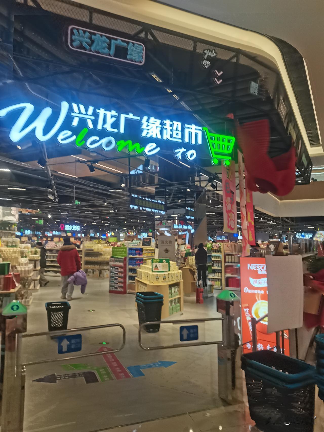 非常不理解广缘那么大的超市，为什么不禁止宠物狗入内？

民族北路的九里桃源新开了