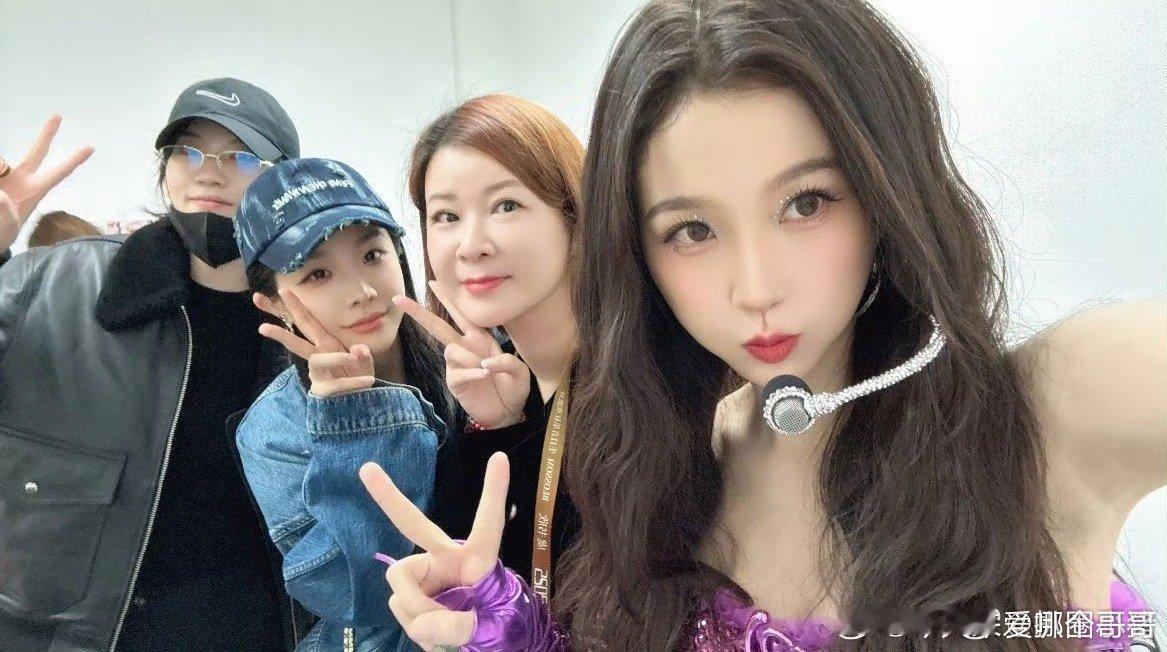 虞书欣、喻言、陆柯燃、杜华同框合照 