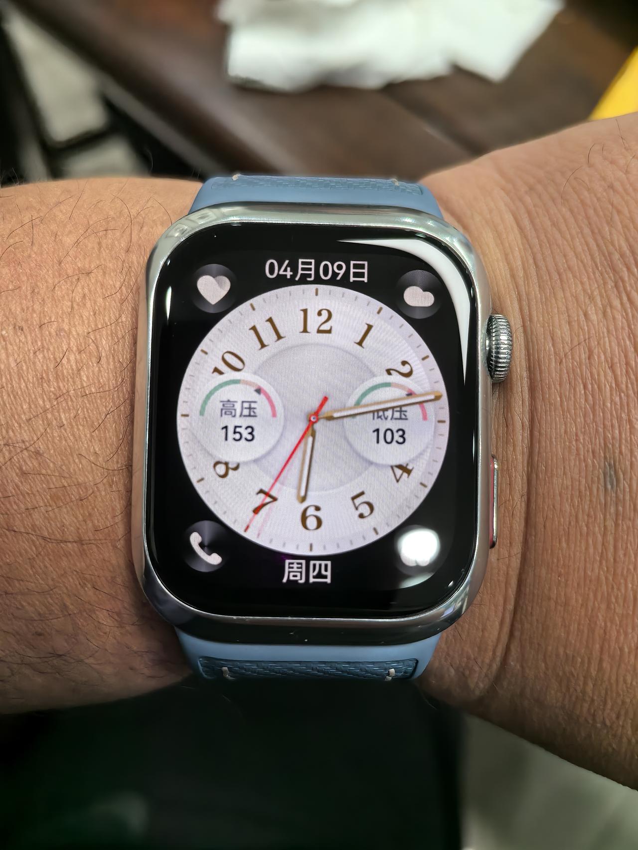 这温柔的、微醺的降落，像一个温柔的陷阱。血压计上数字魔术般的下降——从紧绷的15