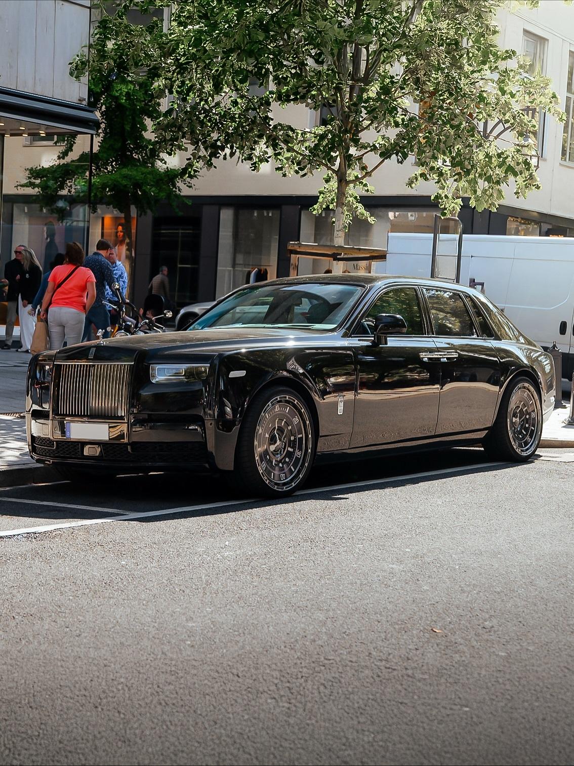 谁说豪车与名表的最佳结合方式一定在车内