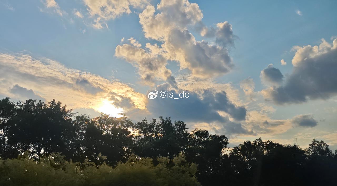 我就说天津这天气，夏天来不了咱就直接立秋得了。 ​​​