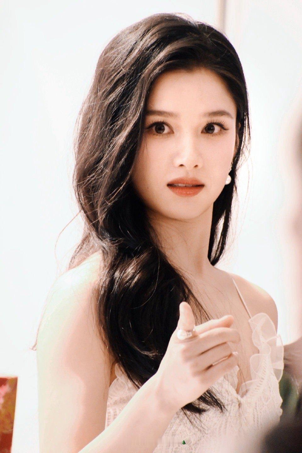 张婧仪[超话]  好有公主范儿 ​​​