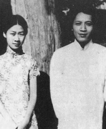 1933 年，钱钟书欣赏燕大校花赵萝蕤，可赵萝蕤根本没有看上他，而是喜欢当时一文