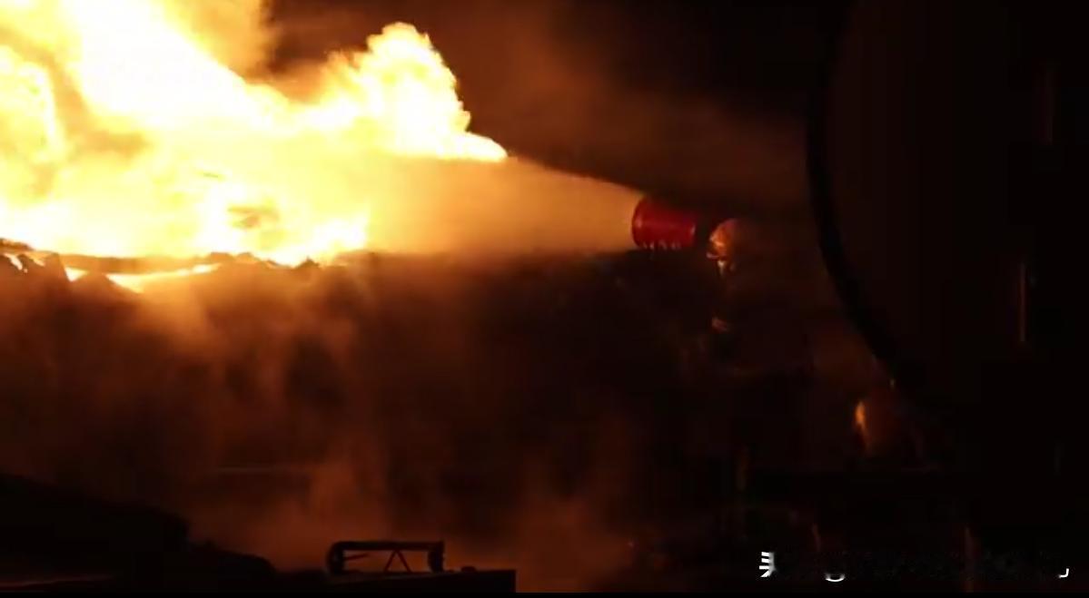 泽连斯基表示，俄罗斯对乌克兰发动大规模袭击，发射超过370架攻击无人机和21枚各