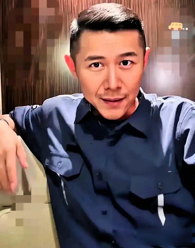 大冰在直播间把丽江老板们彻底得罪惨了。
事情是这样的，有个姑娘连麦大冰说，自己在