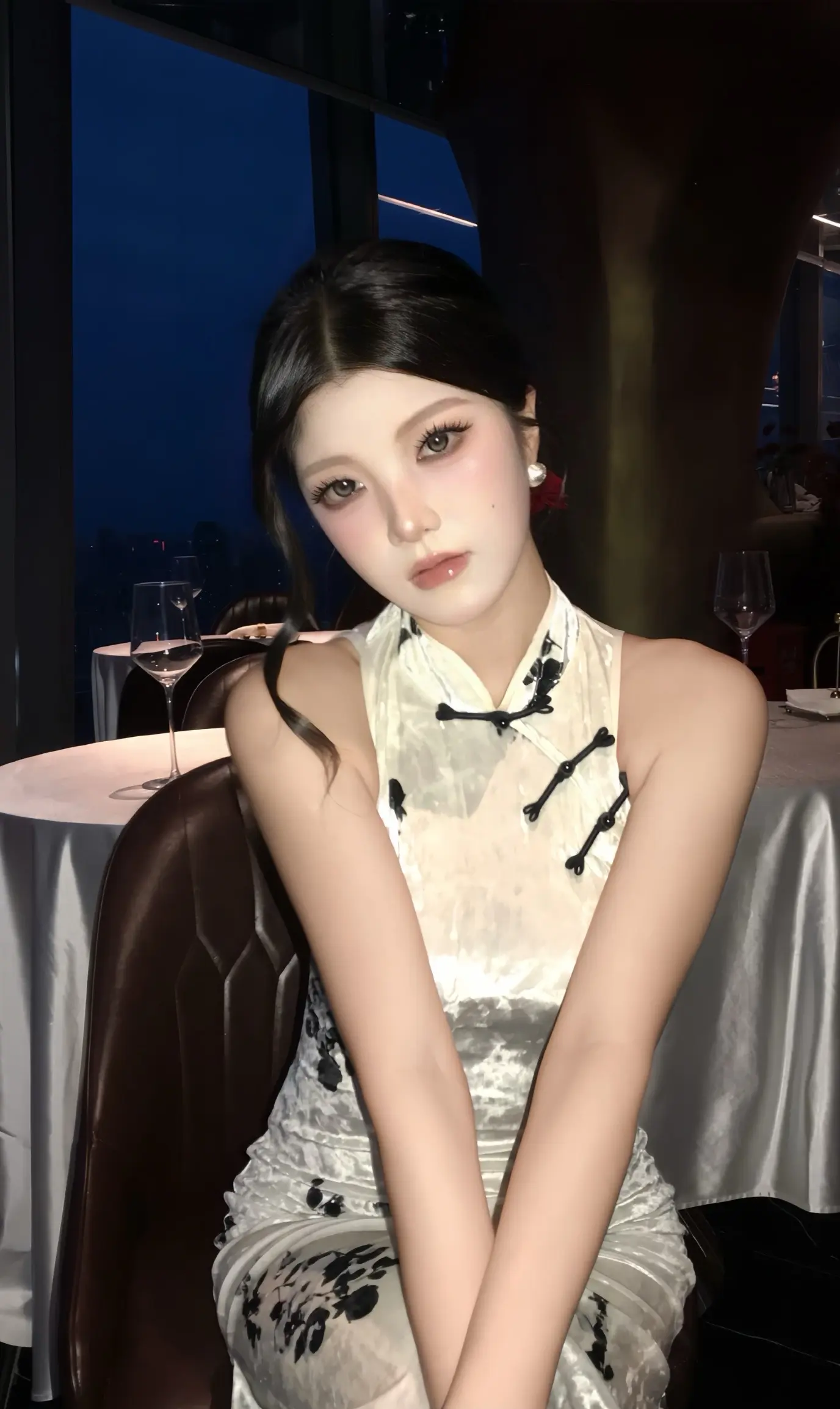 别叫妈妈 叫姐姐吧。
