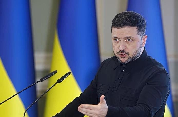 24日泽连斯基称乌克兰不会放弃加入北约，乌克兰就因为要加入北约挨揍的，如果主动放