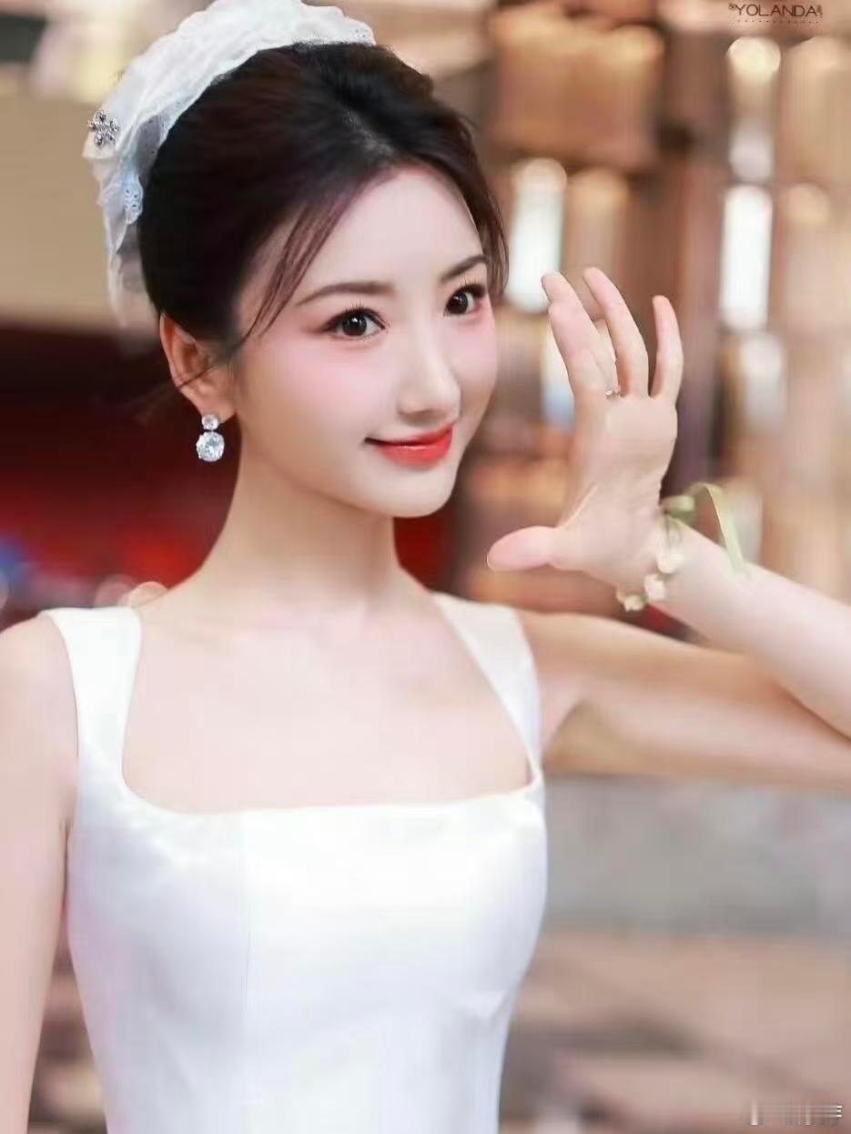 毛晓彤拍的李木戈获奖直拍 救命！《余生有涯》剧组售后满分，毛晓彤亲自拍导演直拍，