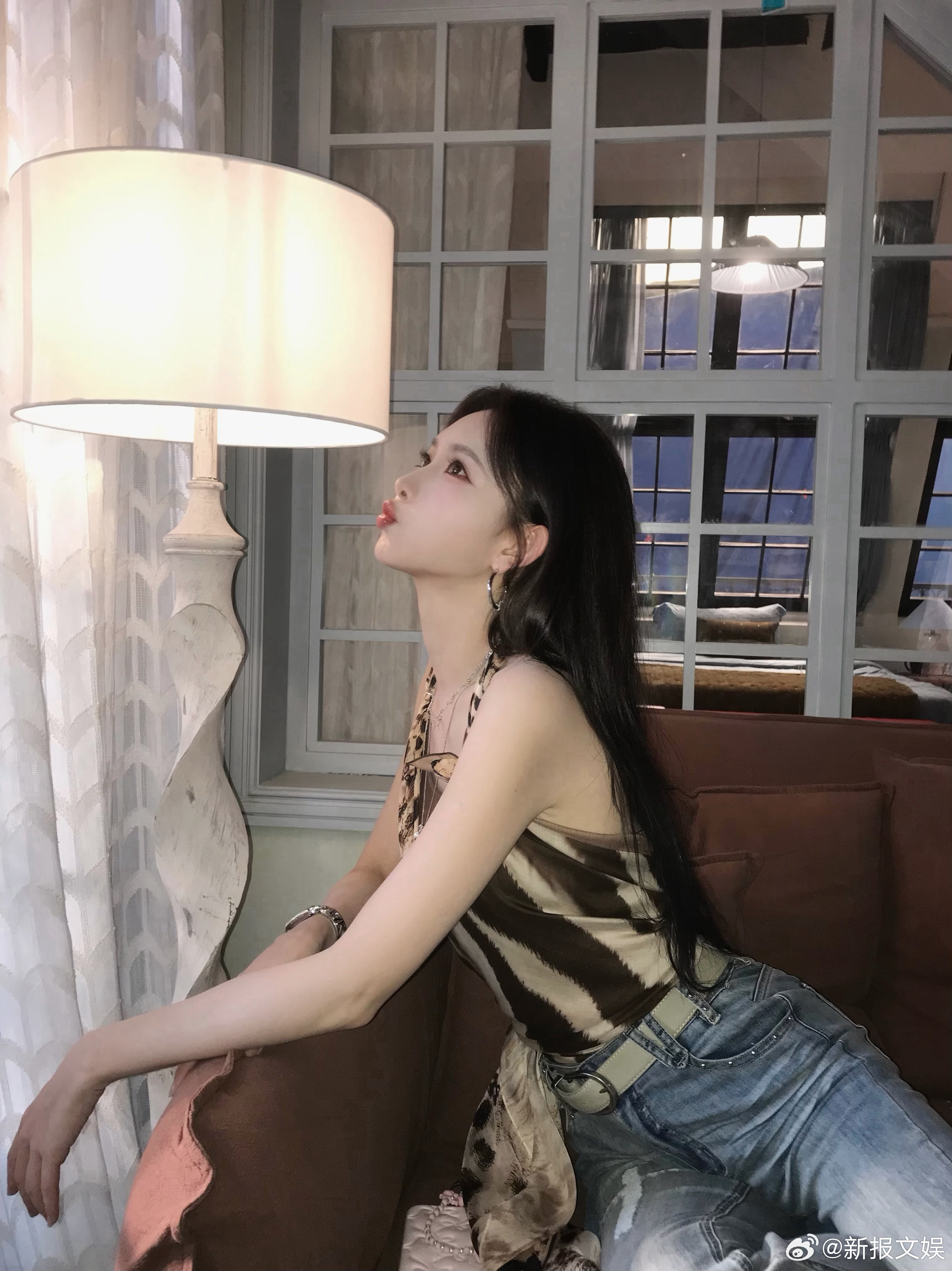 孟子义豹纹挂脖吊带孟子义豹纹千禧风look孟子义豹纹挂脖吊带姐感拉满了~好有千禧