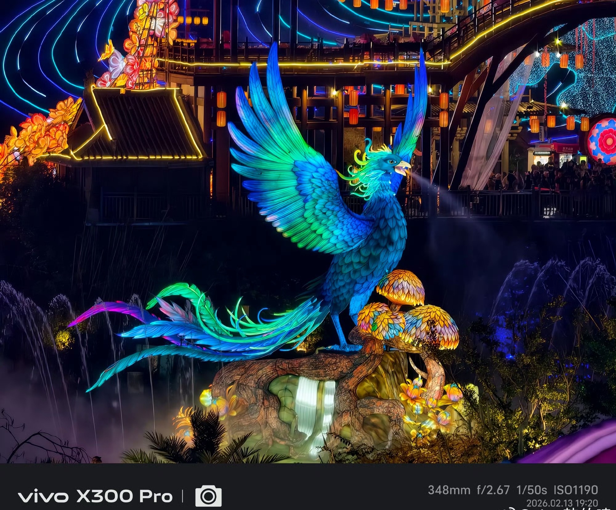 逛完灯会，拍完直称拍照太能打，还催我多宣传。可我始终觉得，顶级影像旗舰的底气，就