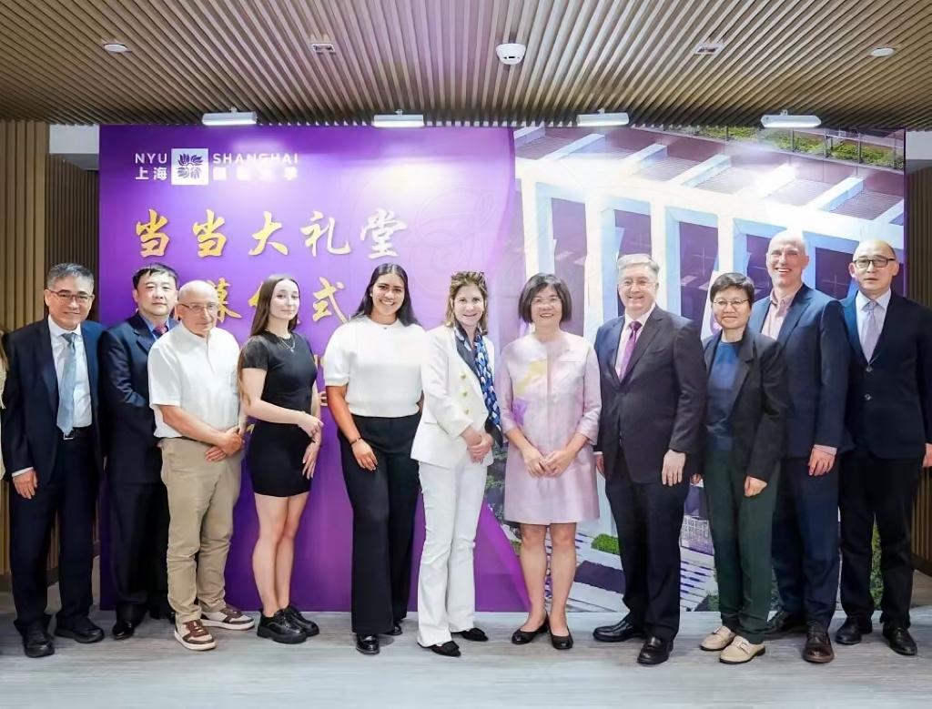 李国庆刚刚宣布大婚不久，俞渝就在上海捐款，在上海纽约大学设了一个当当大礼堂。这笔