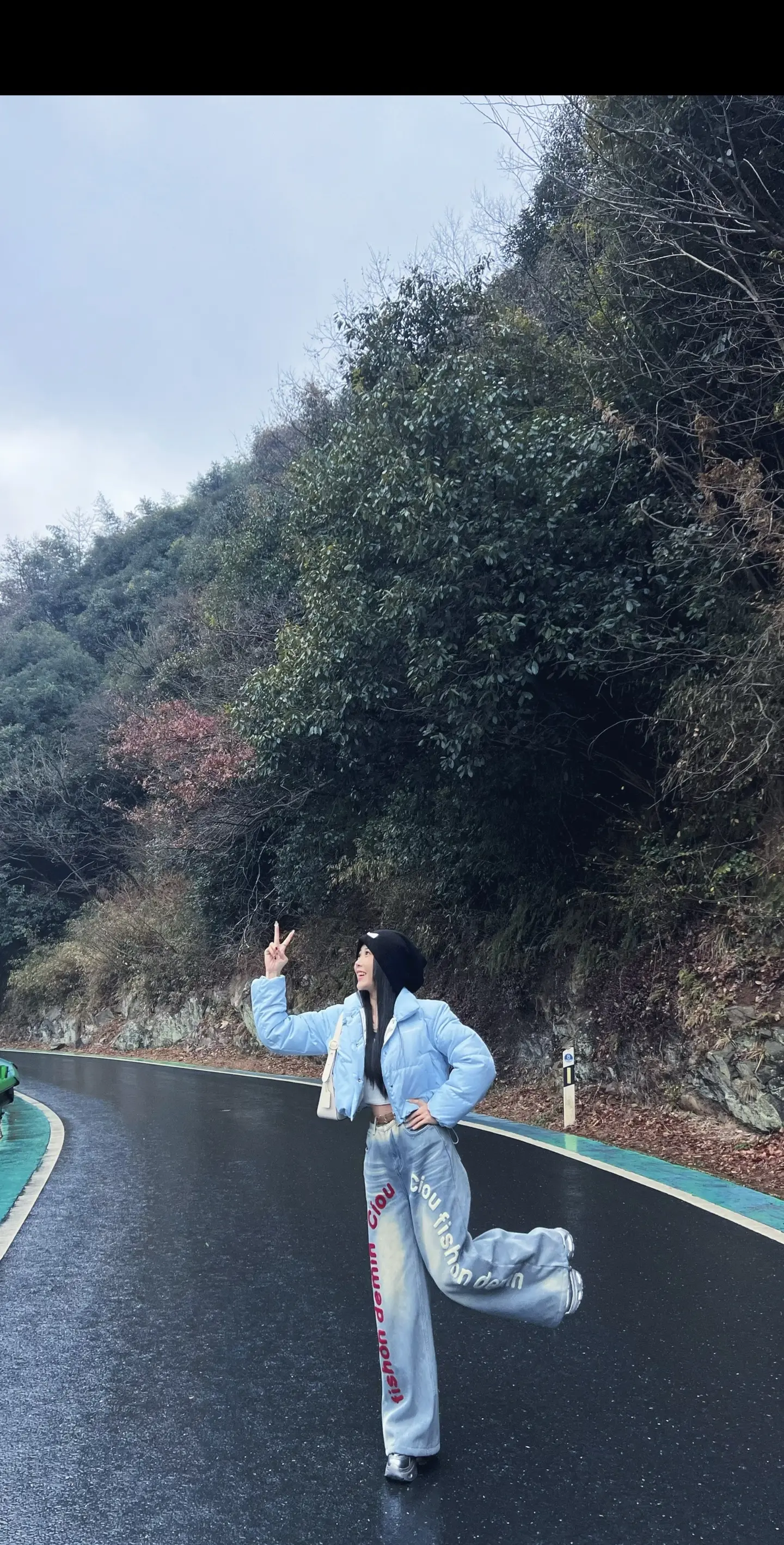 小时候两块钱就能填满欢喜、如今两万也解不开生活的结、不是钱变得廉价、也...