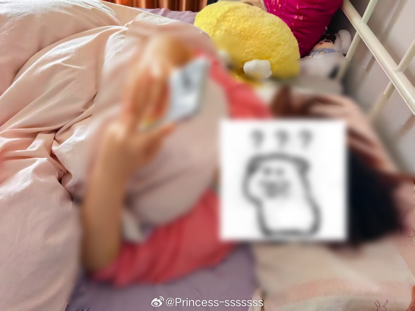 为什么我妈喜欢拍我起床玩手机的照片