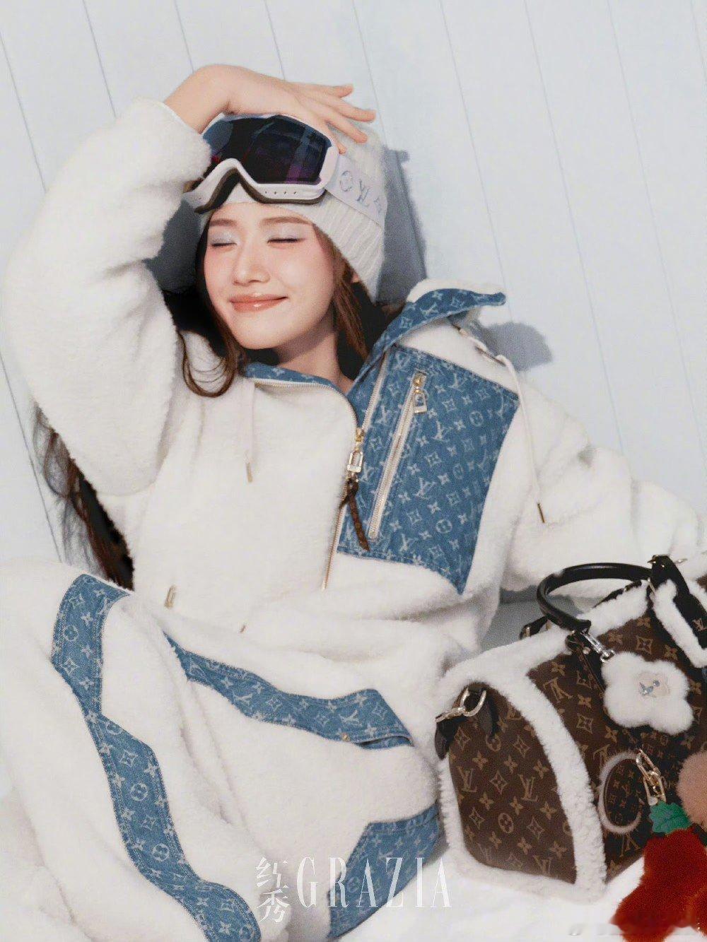 卢昱晓红秀杂志空降，一天卖了3903本~