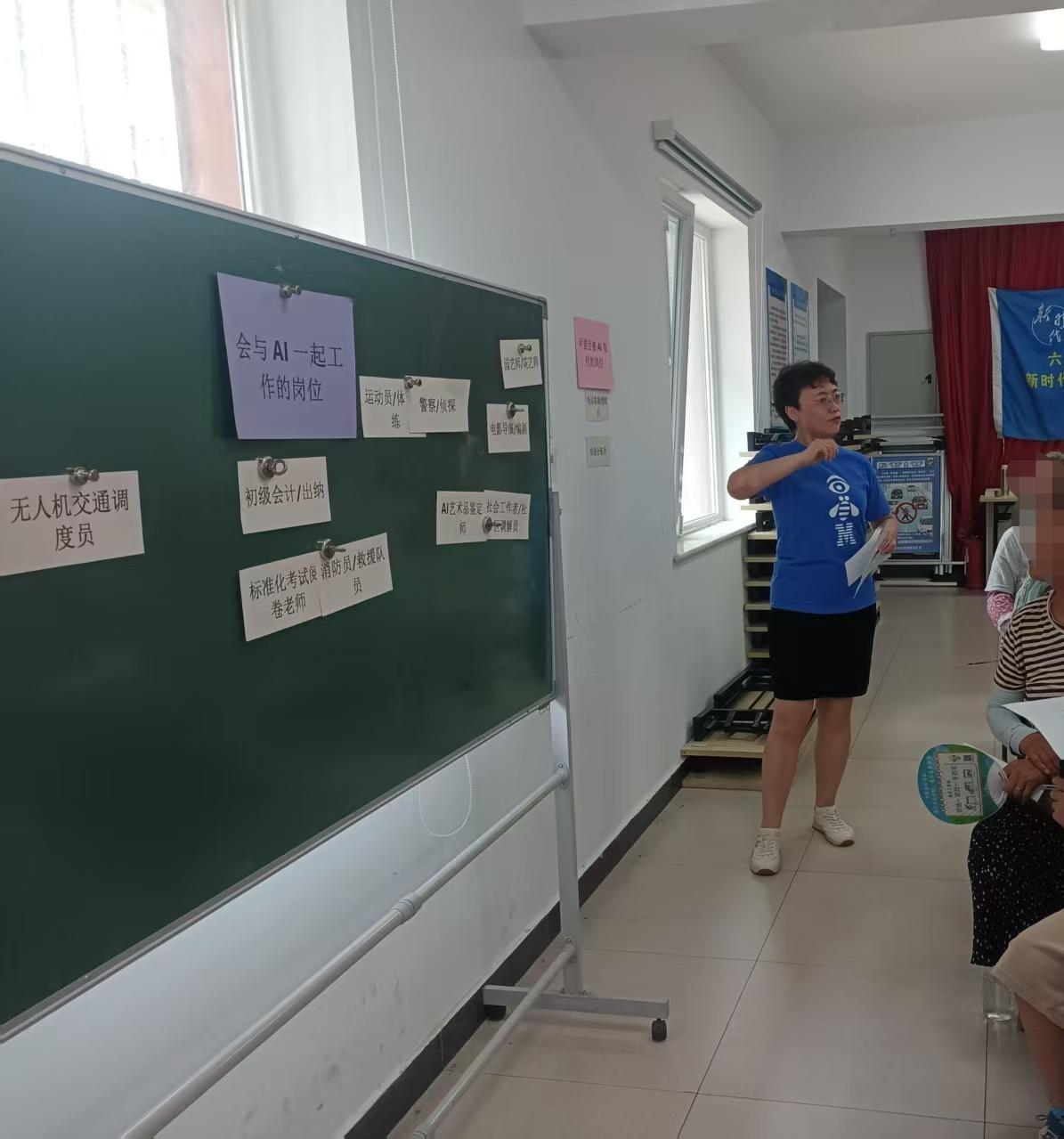 如何克服演讲时说话紧张?今天出去讲课 设备忽然出问题了。
我准备了一段视频，声音