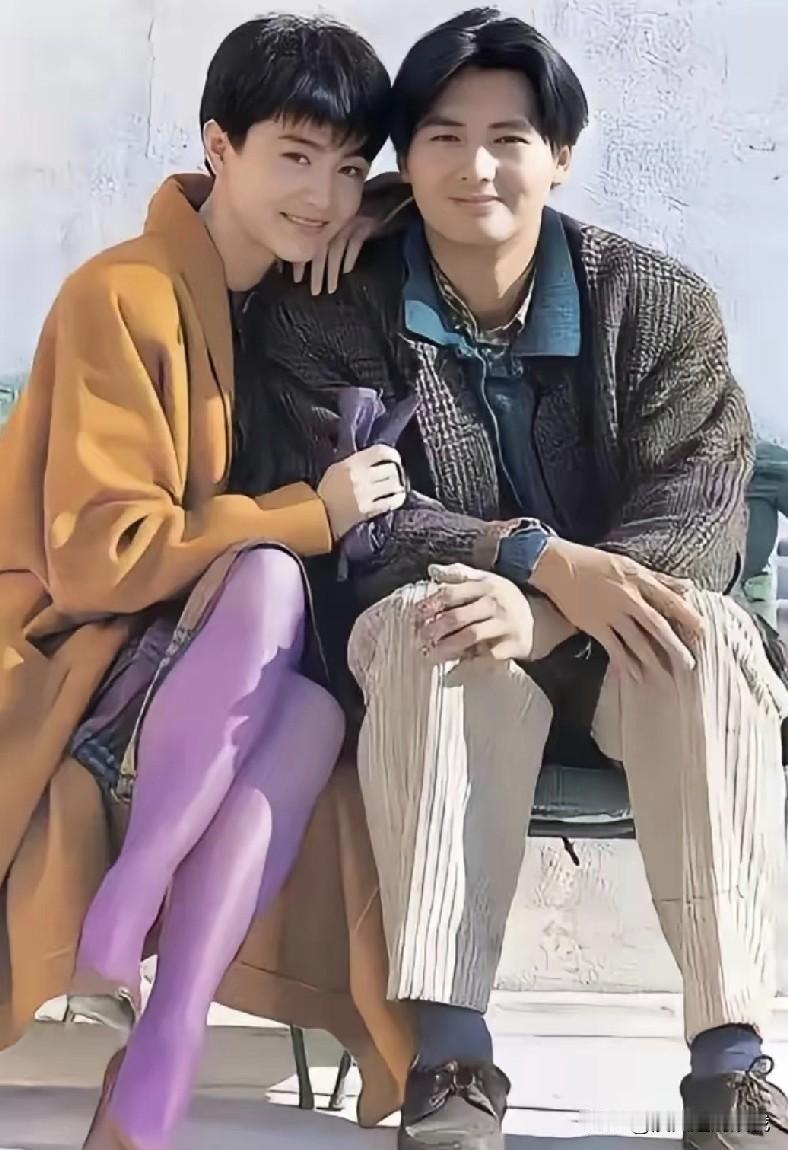 这是周润发和林青霞在1986年的合影，这才是真正的帅哥和美女。