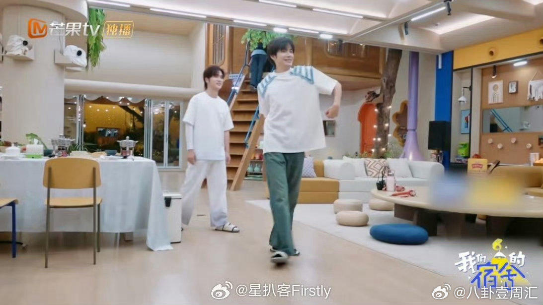  杨迪说张颜齐垫肩像梯田我们的宿舍张颜齐的肩成全场焦点，杨迪看呆后直接开怼：“你