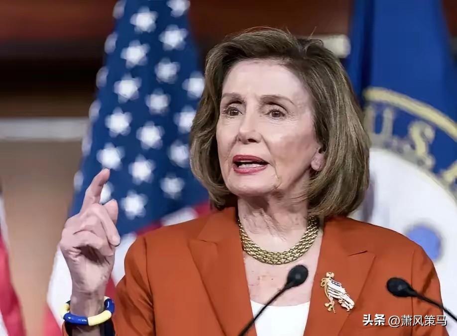 85岁的佩洛西直接摊牌，一句美国要完了，把美式民主的底裤都扒下来了！在国会摸爬3