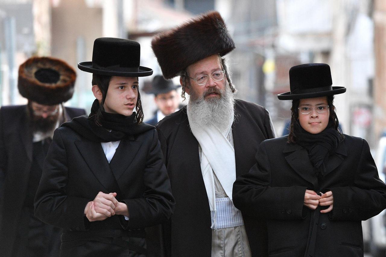 二战结束后，犹太人作为遭受系统性屠杀的群体，自然成了全世界同情的对象，这没什么问