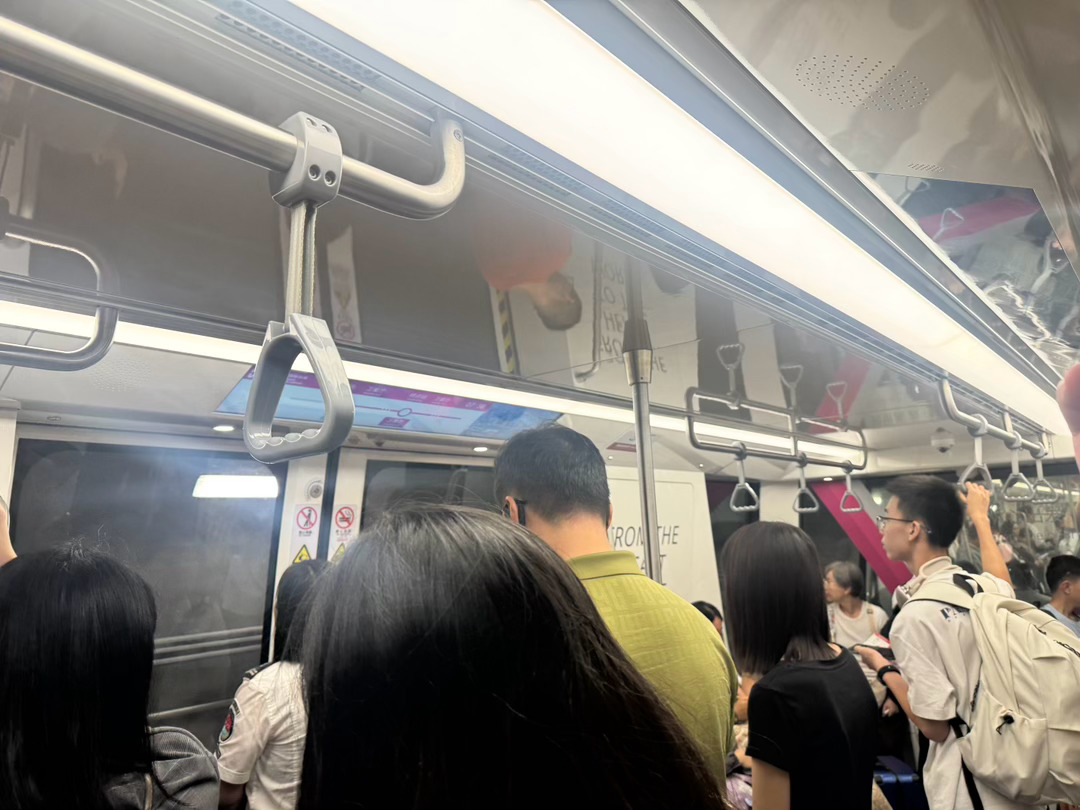 飞机已经开始登机了，而此刻的我 深圳·深圳宝安国际机场