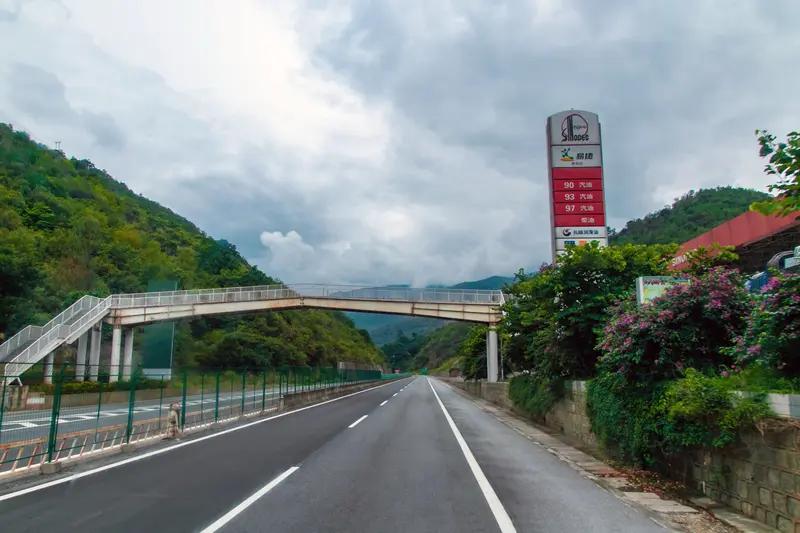 云南交投 
楚大高速保山往楚雄方向K2561+000（平坡、大理站间）收费门架吊