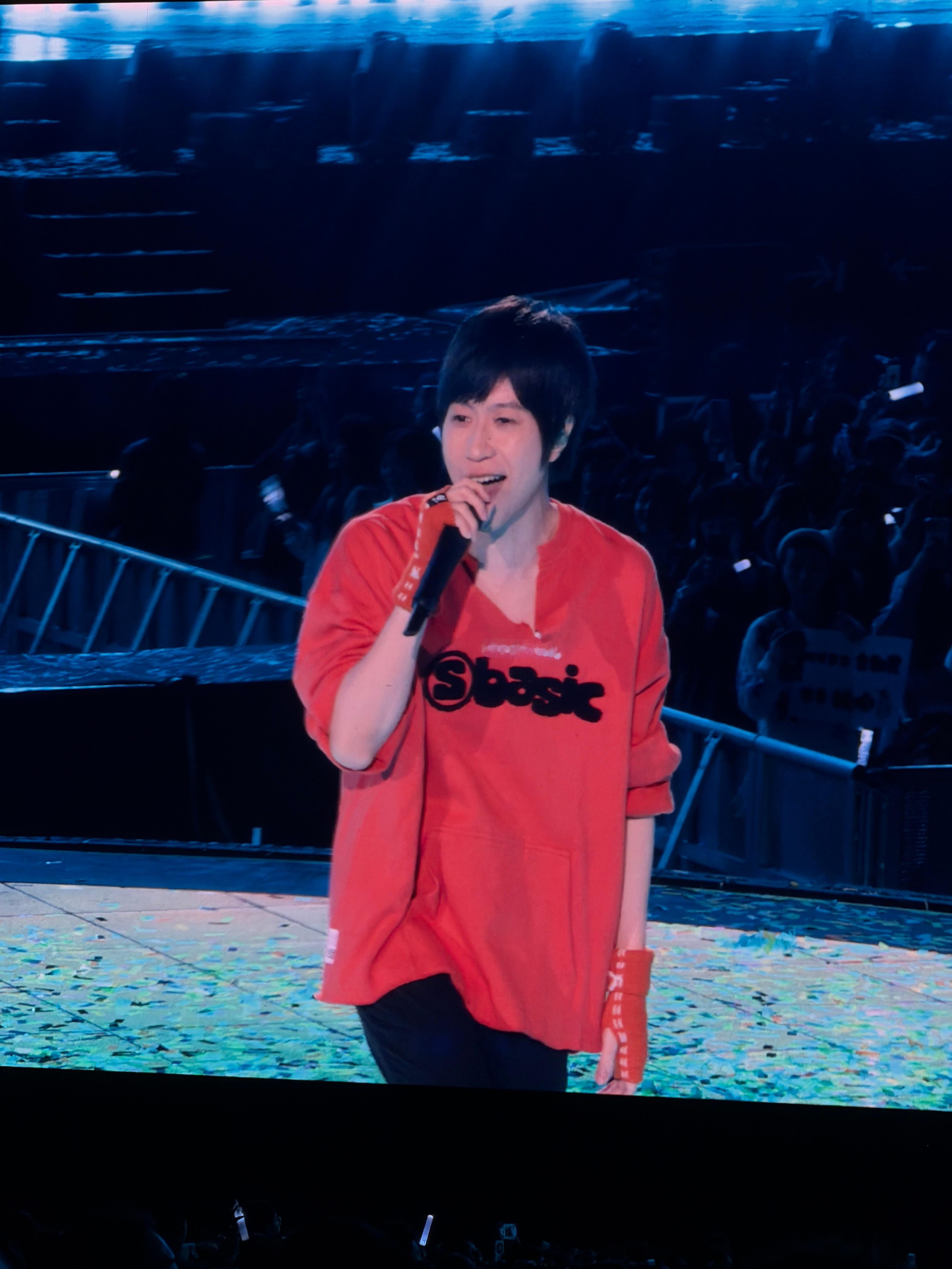 原谅我连续三天都在发演唱会 因为看完之后的后颈真的太大了…每次演唱会都可以回忆很