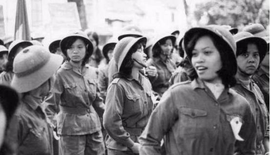 1979年，越南女兵混入我军队伍，并使用了很多阴险手段。为了识别这些女兵，有人提