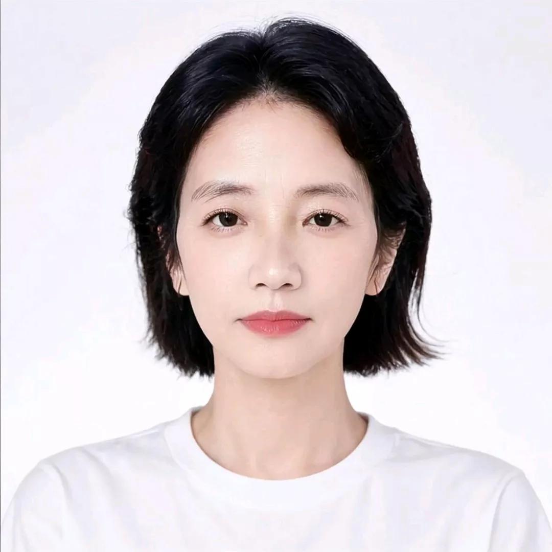 优雅沉静的气质，黑白配色的高级感，低调中的美丽。黑白色调穿搭 黑白高级感搭配 灰