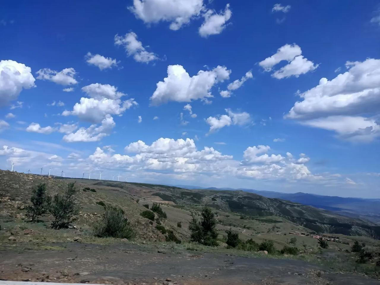天高云淡风轻，望断南飞雁