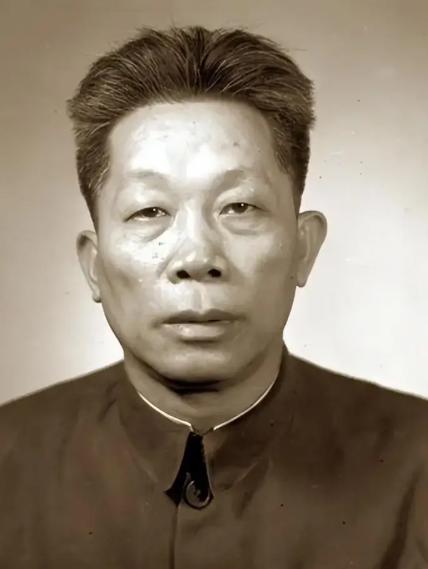 1971年，重病中的浙江副省长冯白驹写了封信，主席读后当即叫来广州军区丁司令：
