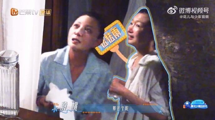 知道周冬雨害怕什么了 周冬雨在洗脸盆里发现树蛙，瞬间尖叫后退，连呼吸都不敢大动作