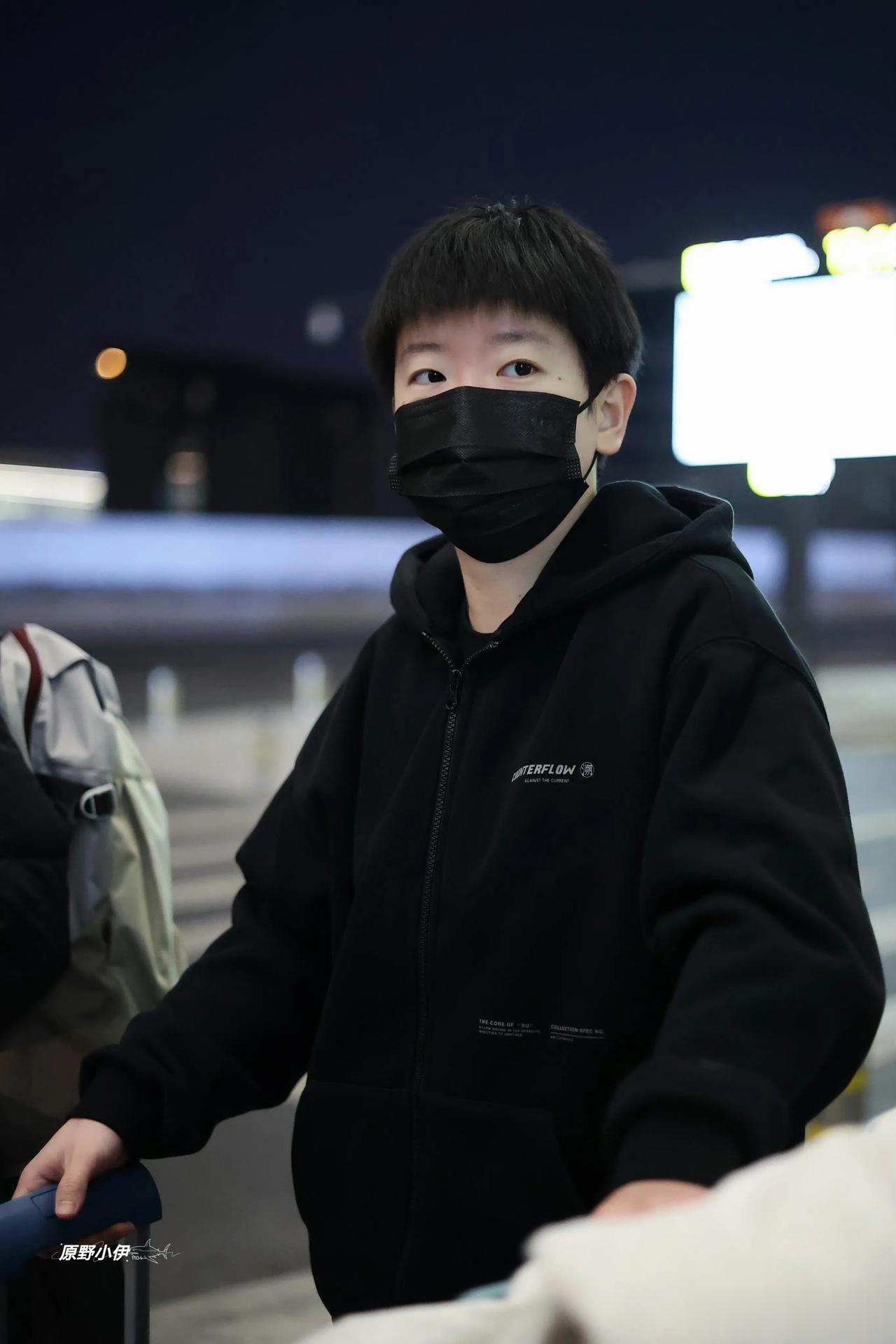 国乒女队出发日本
北京时间12月12日，国乒孙颖莎、王曼昱、陈梦、钱天一、张瑞等