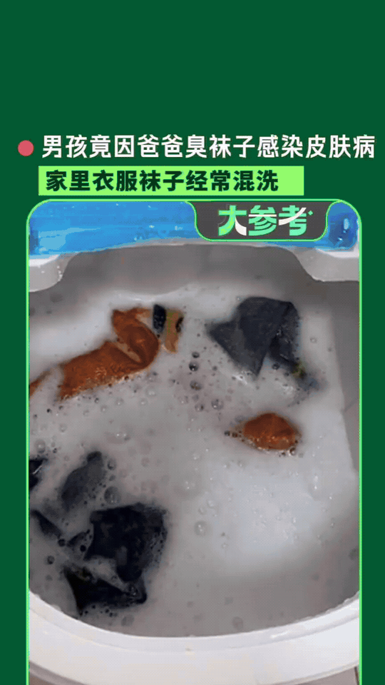 心太大了！河南中医院皮肤科，8岁男孩一脱衣服，从业多年的医生都皱紧眉头。孩子前胸
