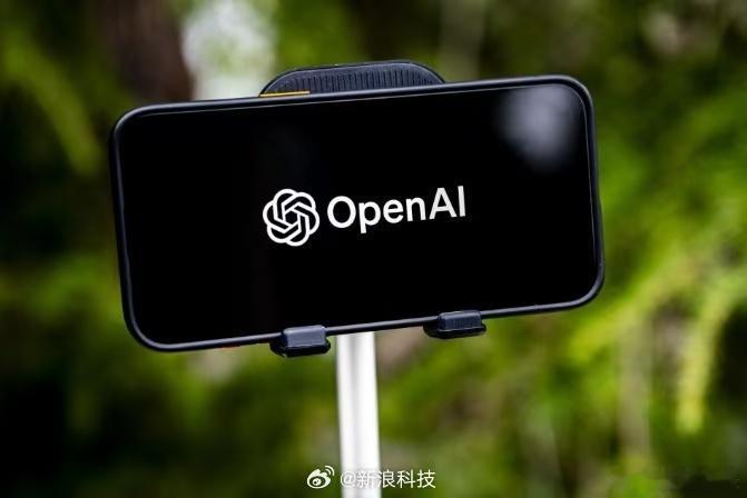 OpenAI企业端收入权重反超C端。公司高管弗莱尔透露，年初60%收入来自Cha