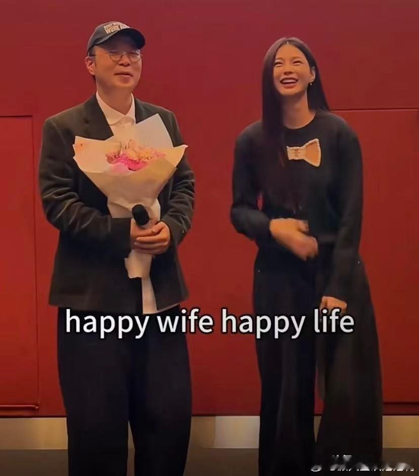 沈梦辰和杜海涛这婚姻状态真是让人看不明白！杜海涛最近在英国游学，毕业典礼上全英文