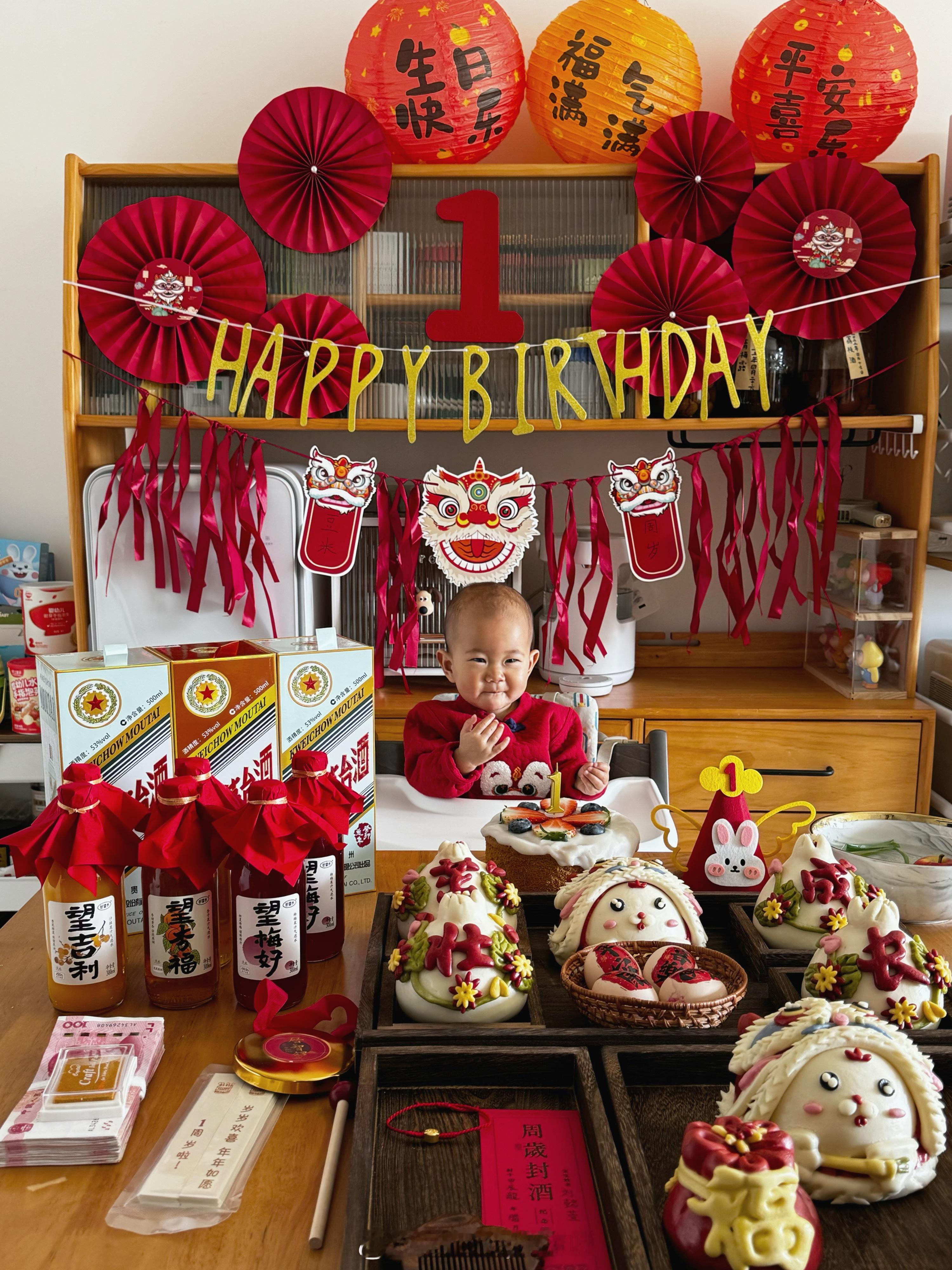 周岁礼成🧧（阴历生日）在家给豆米弄了个小小的周岁仪式饼子也还有几天就3岁啦～他
