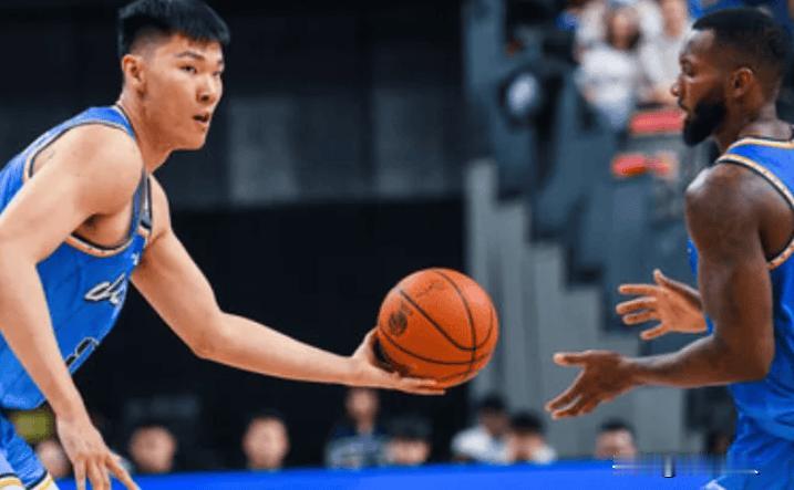 范子铭暴揍老东家，一场比五场得分都多




新疆旧将范子铭表现很出色，面对李彦