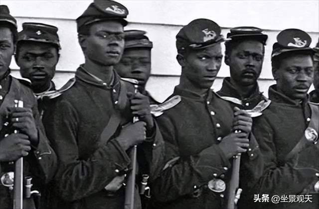 1952年，一名黑人葡兵在中方哨兵处解开裤子就地撒尿，并开枪挑衅，与我军僵持一个